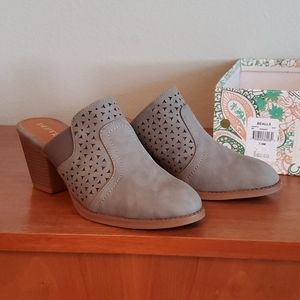 Cute grey mules NWT